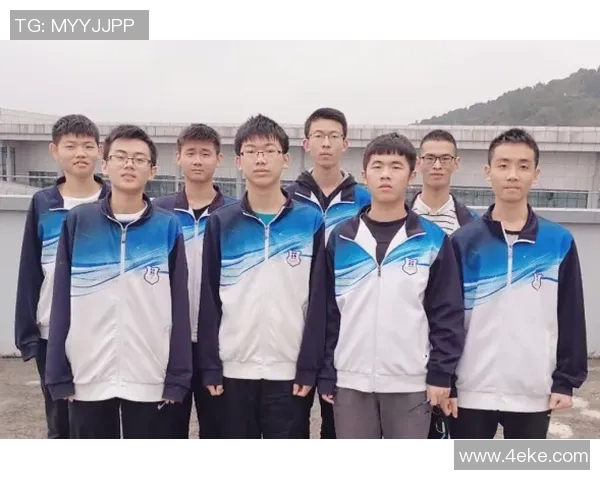 足球王洋的传奇之路：从青涩少年到绿茵场上的英雄之旅